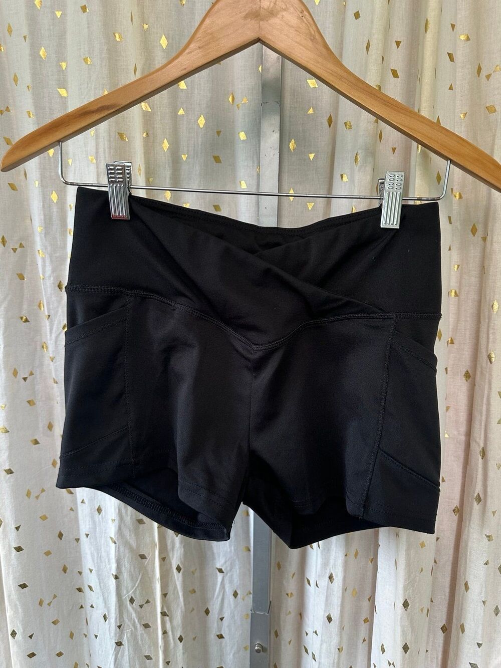 Shosho Women's Slimming Crisscross Waistband Side Pockets Black Bike Shorts M